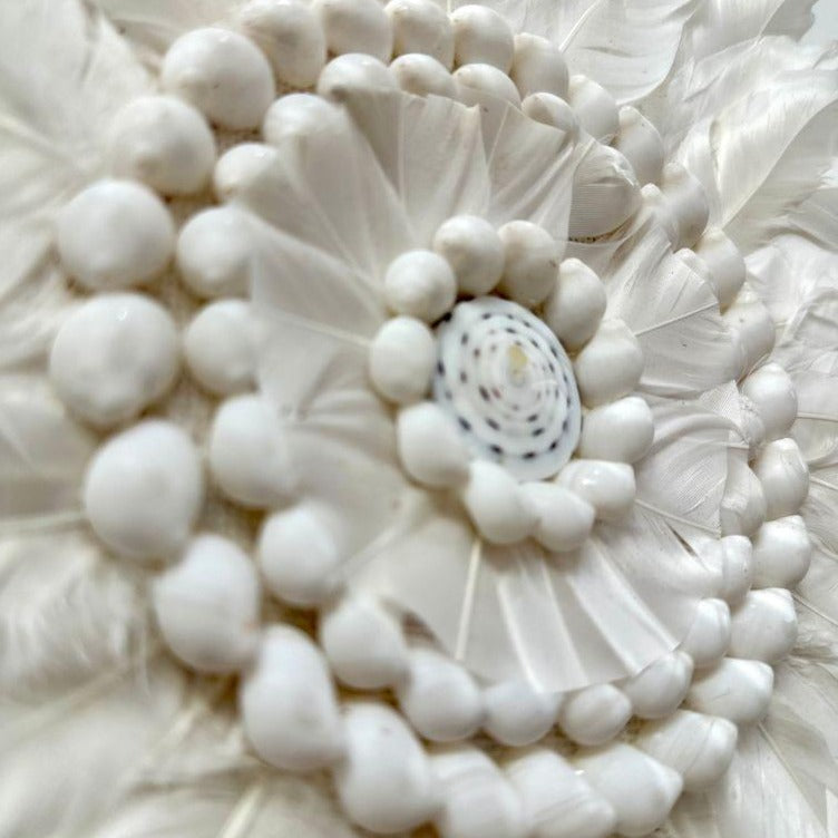 Nomad - Jujuhat blanc Plumes et Coquillages 30cm - bohobloom.fr