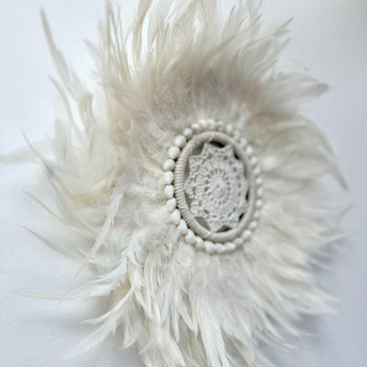 Etherea - Jujuhat blanc Plumes et Macramé 30cm - bohobloom.fr