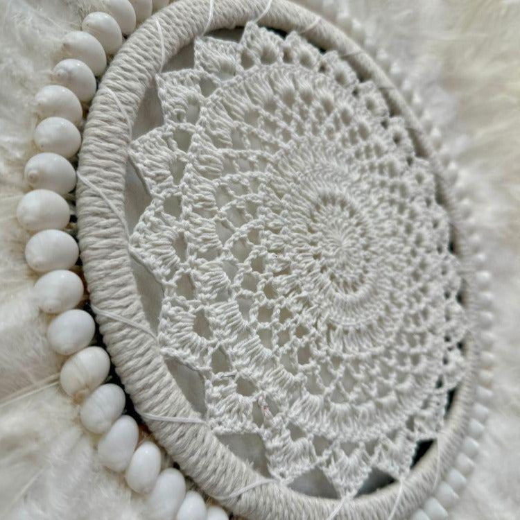 Etherea - Jujuhat blanc Plumes et Macramé 60cm - bohobloom.fr